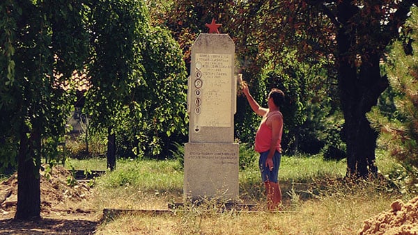 spomenik sa petokrakom