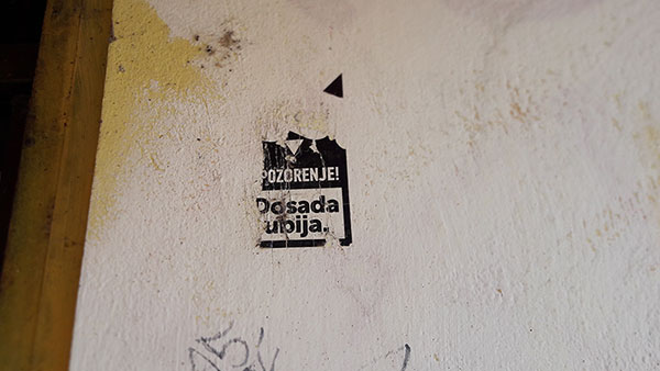 Nalepnica: Upozorenje - Dosada ubija
