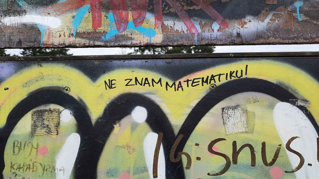 Foto: Peščanik natpis: Ne znam matematiku